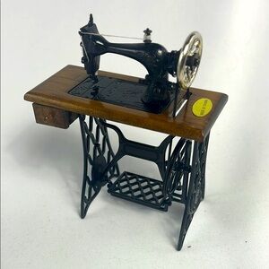 Vintage Miniature Dollhouse Sewing Machine